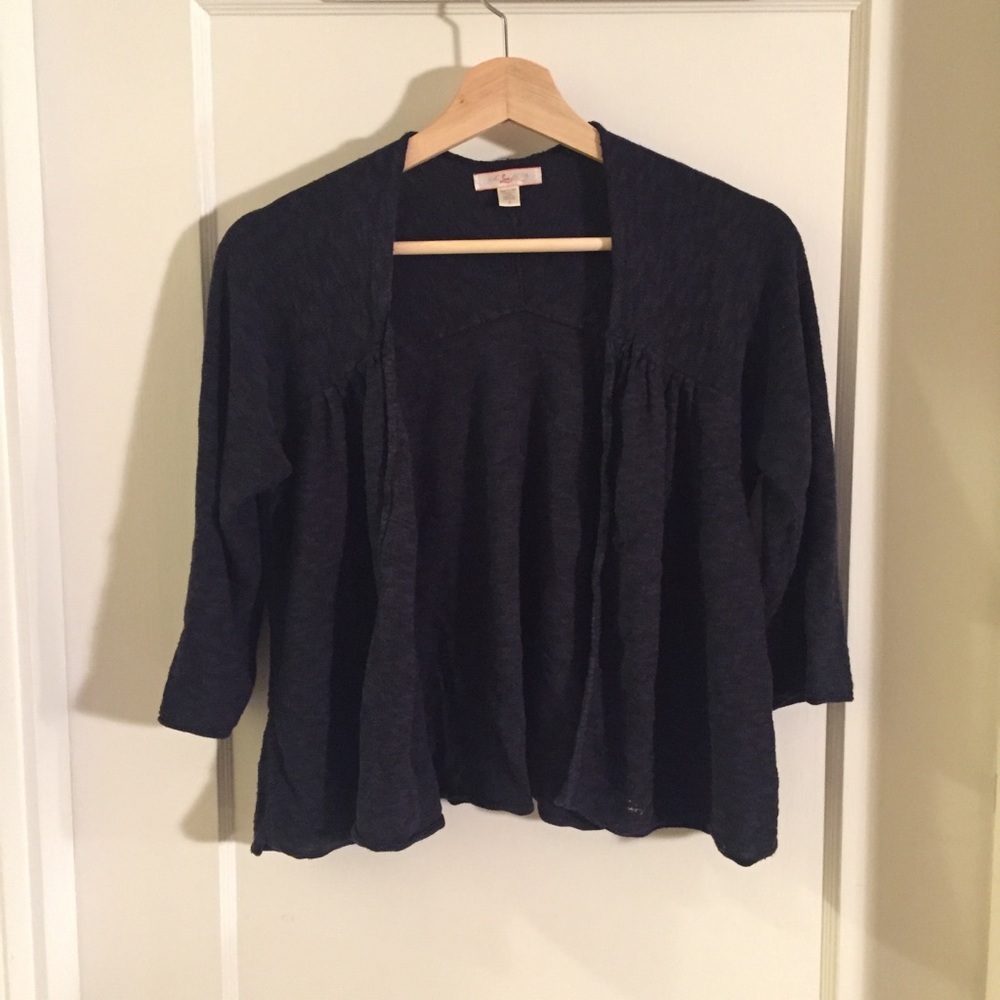 Short black sweater